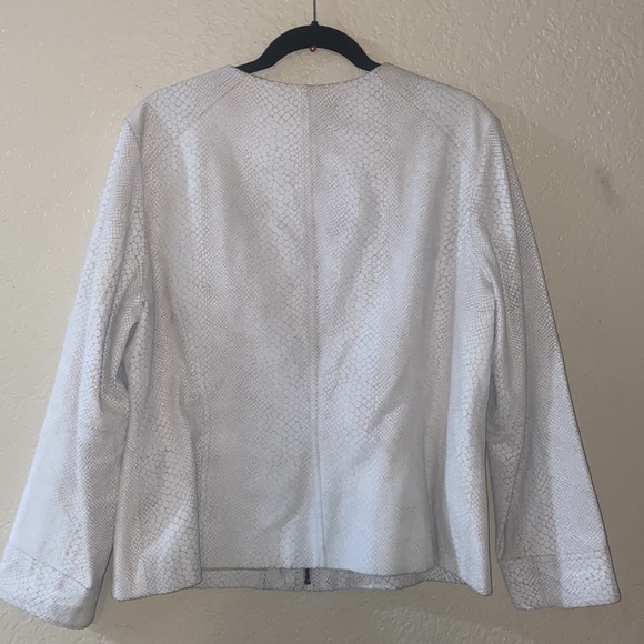 39. Alfani Women's Zip Up Leather  Jacket  Snake Print Cream  Size XL - Picture 2 of 6